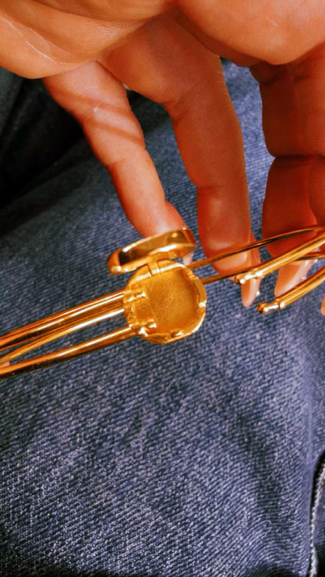 BANGLE BRACELET