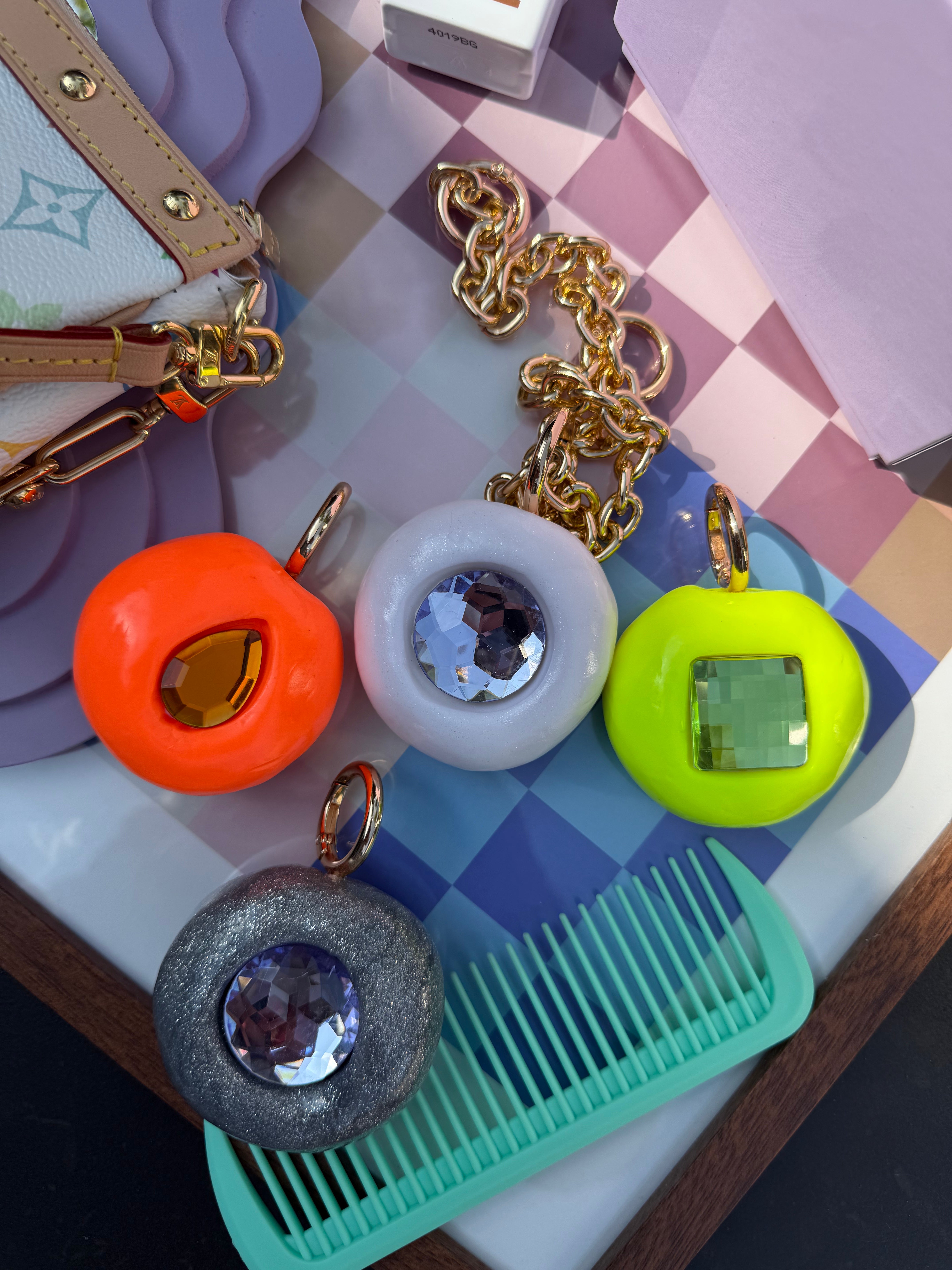 GB BAGCHARM XL (dark green glitter pink & orange on gold).