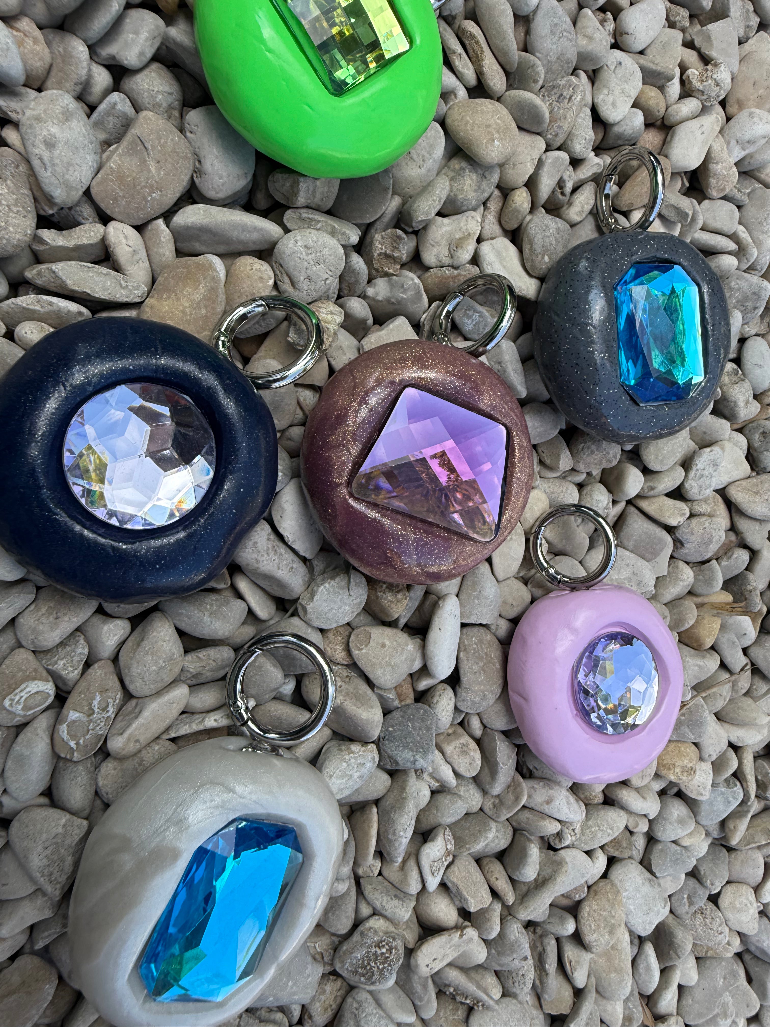 GB BAGCHARM XL (dark blue glitter & lilac on silver).