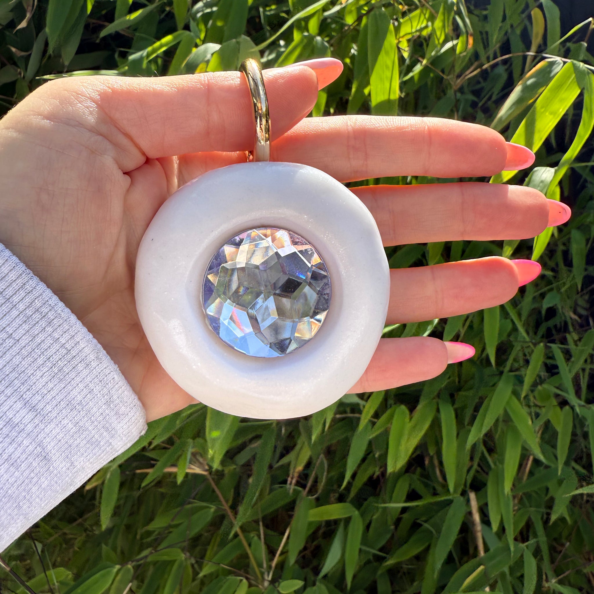 GB BAGCHARM XL (white glitter &lilac on gold).