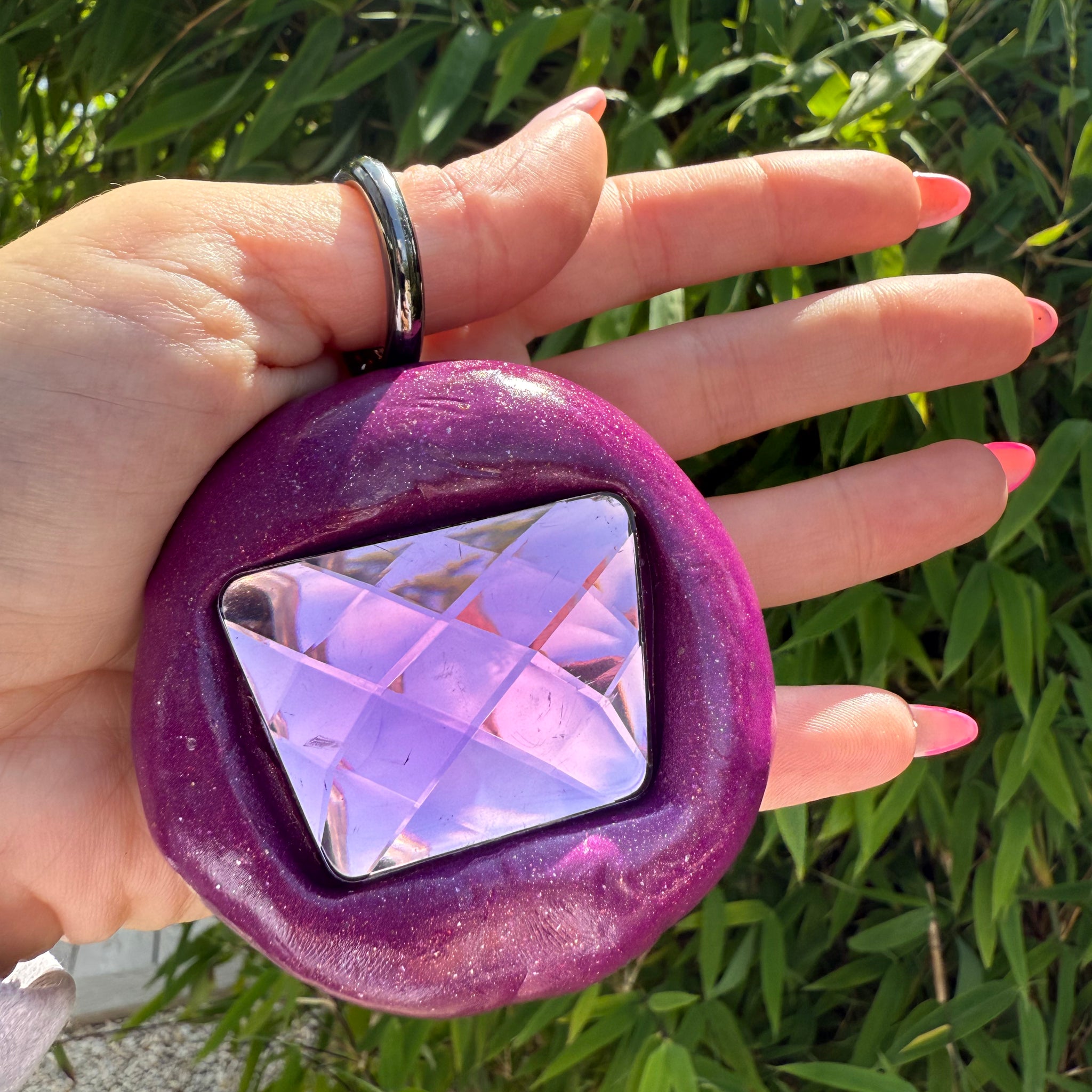 GB BAGCHARM XL (purple&purple on black).