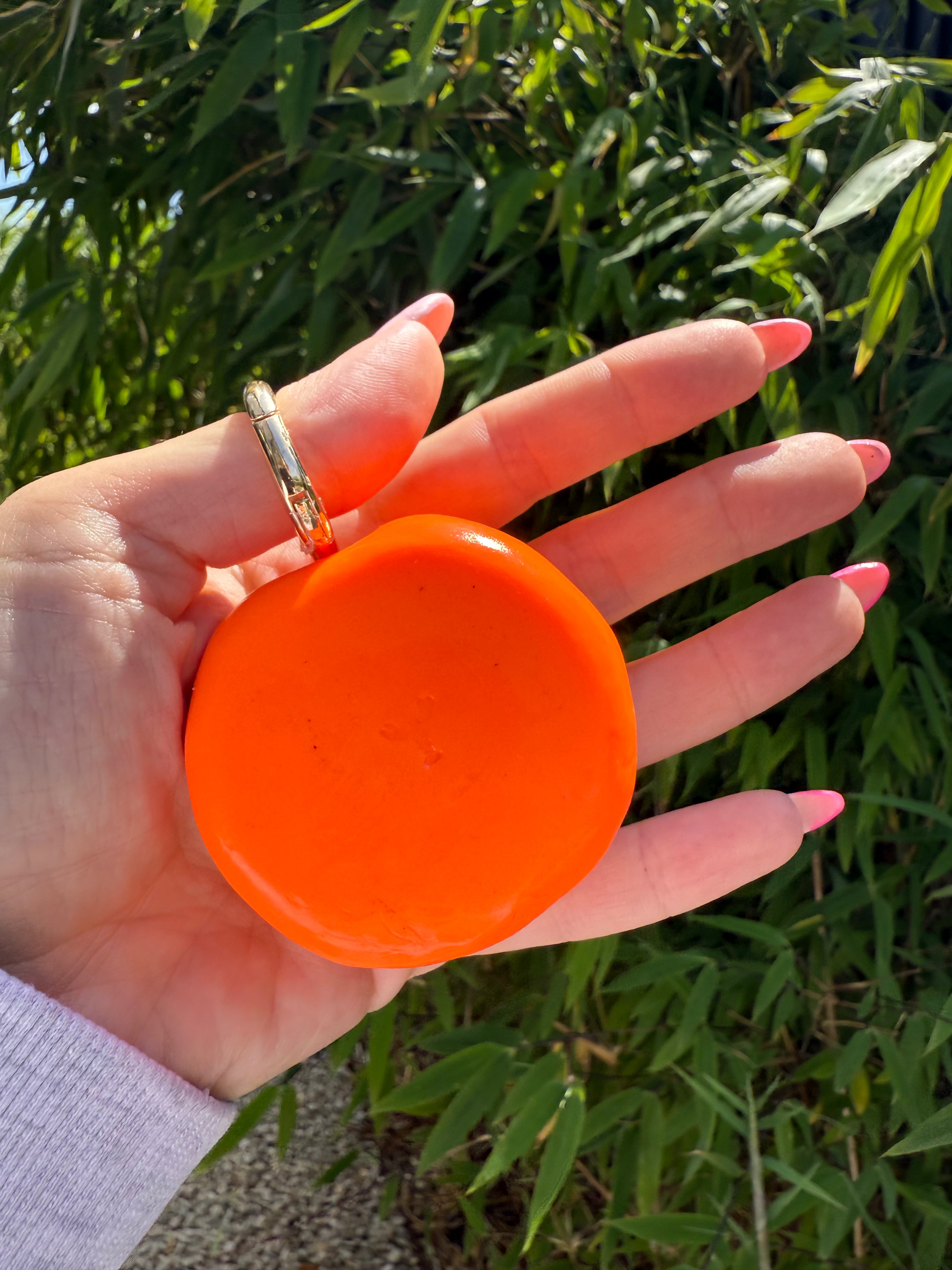GB BAGCHARM XL (neon orange & orange on gold).