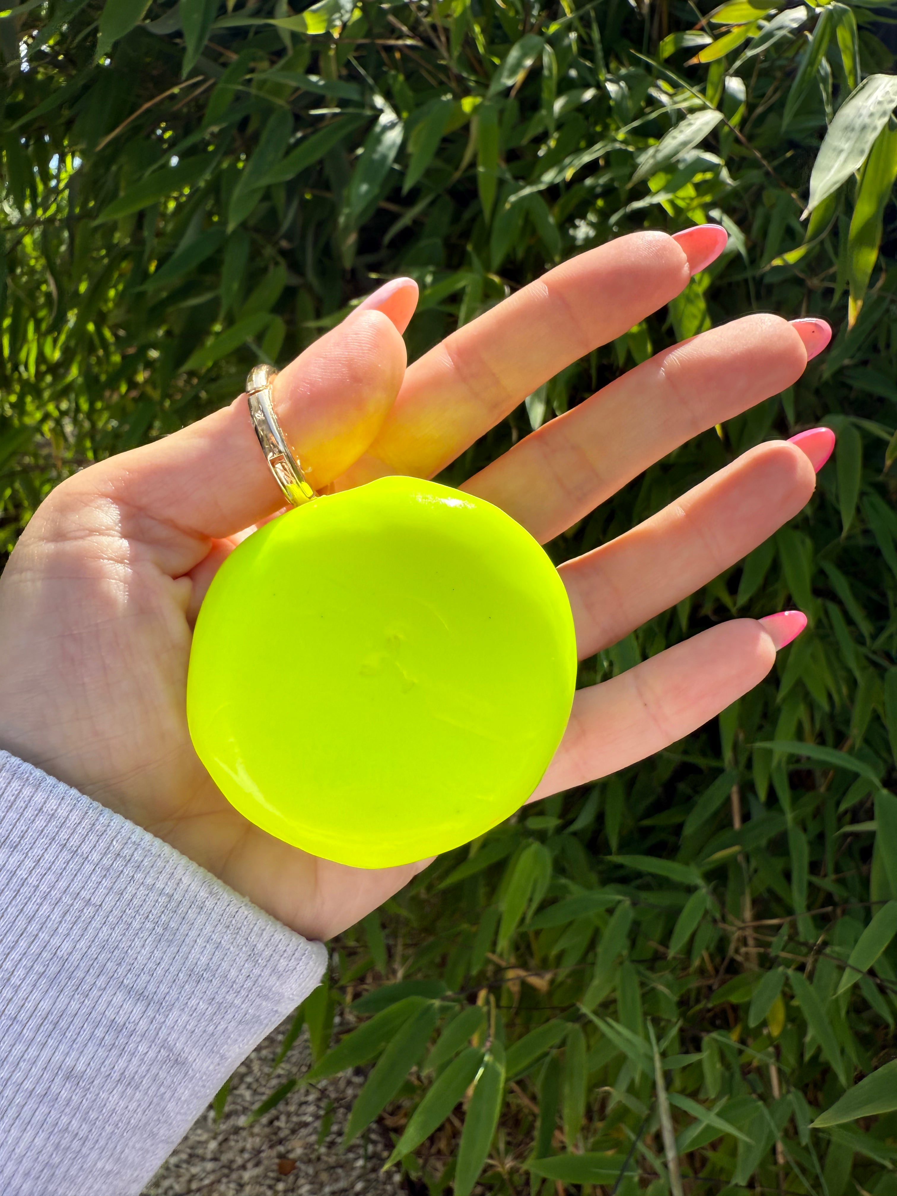 GB BAGCHARM XL (neon yellow & orange on gold).